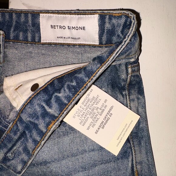Betro Simone High Rise Relaxed Straight Wash Jeans Size 26 NWT - Picture 2 of 3